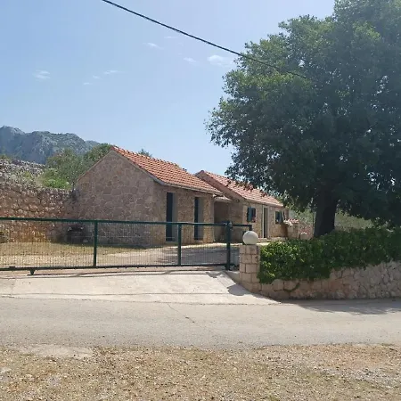 Charming In With Garden Holiday home