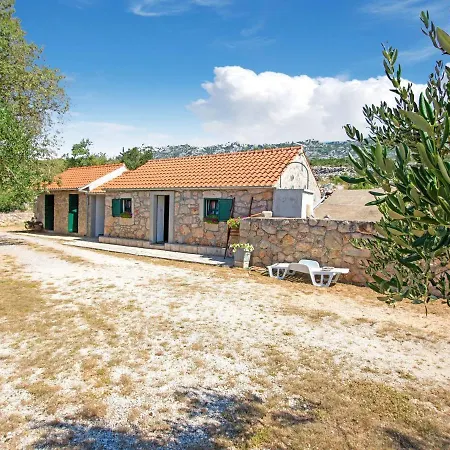 Charming In With Garden Holiday home Seline